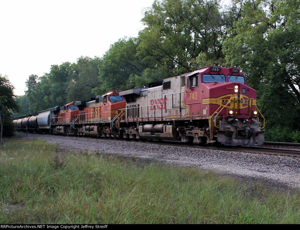 BNSF 743